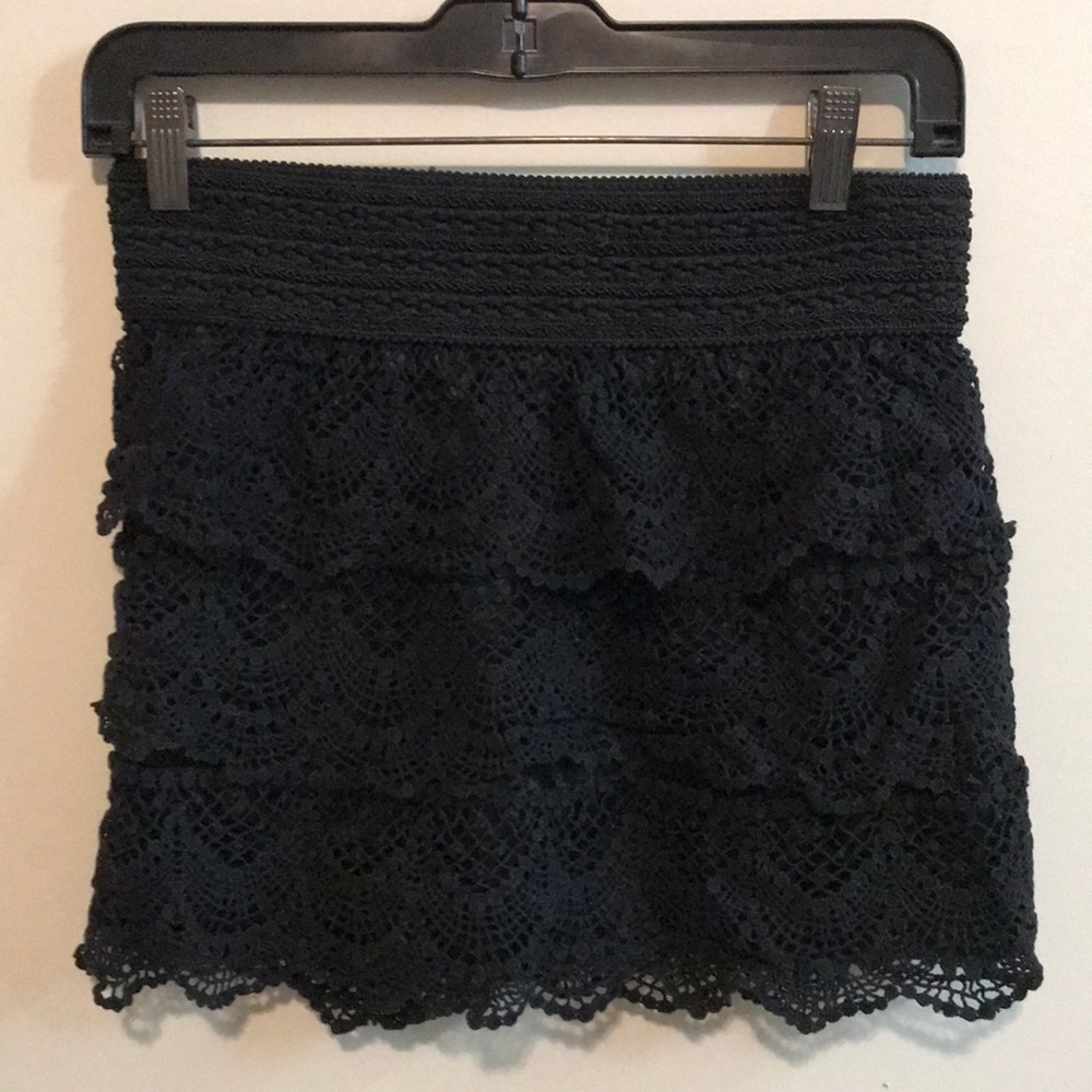 Mini embroidered skirt